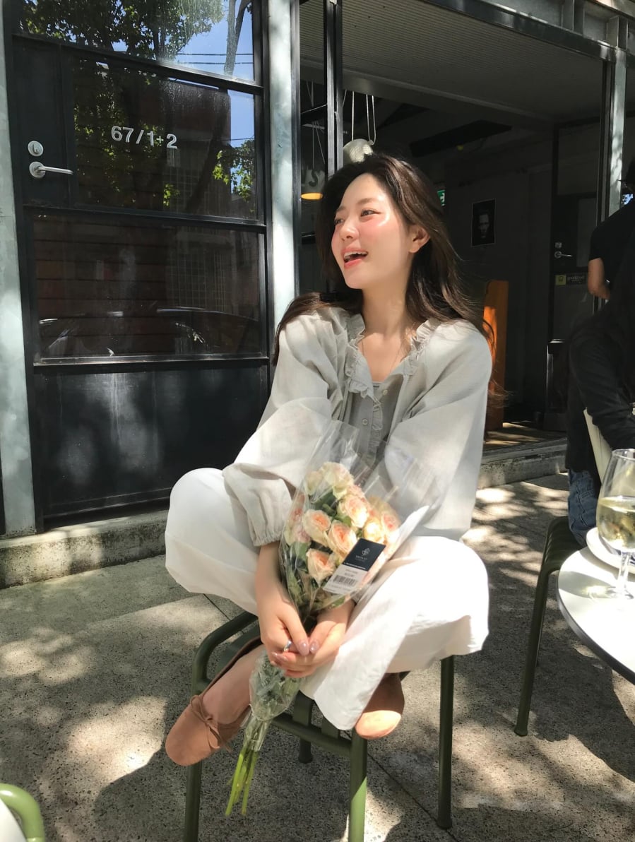 Giày búp bê luôn giữ được vị trí ổn định trong thời trang nhờ sự kết hợp giữa tính tiện lợi và vẻ ngoài thanh lịch. 