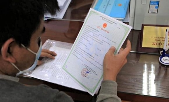 Một điểm mới đáng chú ý là người dân có thể đăng ký khai sinh, kết hôn và các thủ tục hộ tịch khác tại UBND cấp xã mà không phụ thuộc vào nơi cư trú. 