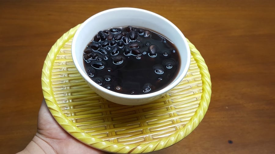 5 người uống nước đậu đen mỡ bụng xẹp đi trông thấy