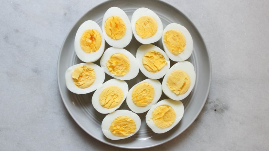 Trứng cung cấp nhiều năng lượng và dưỡng chất cho cơ thể nhưng không nên ăn quá nhiều.