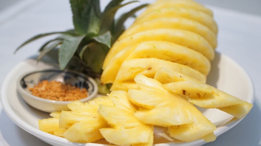 Ăn một lượng dứa vừa phải sau bữa ăn giúp kiểm soát cân nặng, điều hòa huyết áp.