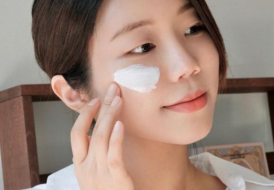 Trong mọi phương pháp chăm sóc da, chống nắng luôn giữ vai trò cốt lõi nếu muốn làm chậm lão hóa. 