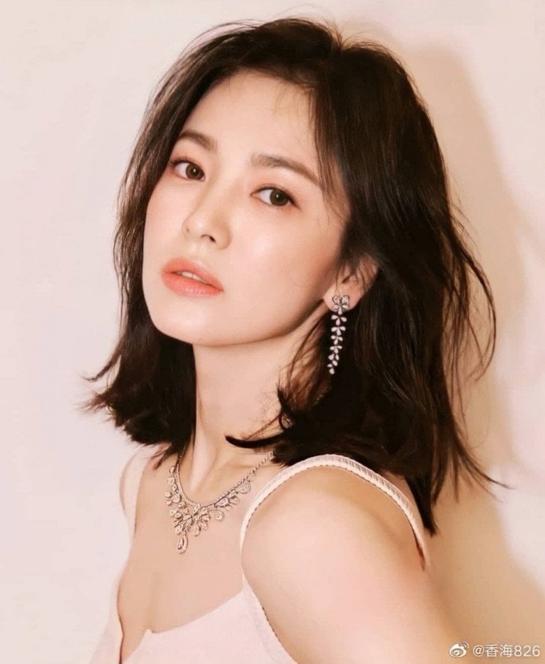 khac-han-song-hye-kyo-cang-cat-ngan-cang-sang-son-ye-jin-chi-de-toc-dai-moi-dep-nhat-img6776-1653875021-183-width780height950-0627.jpg