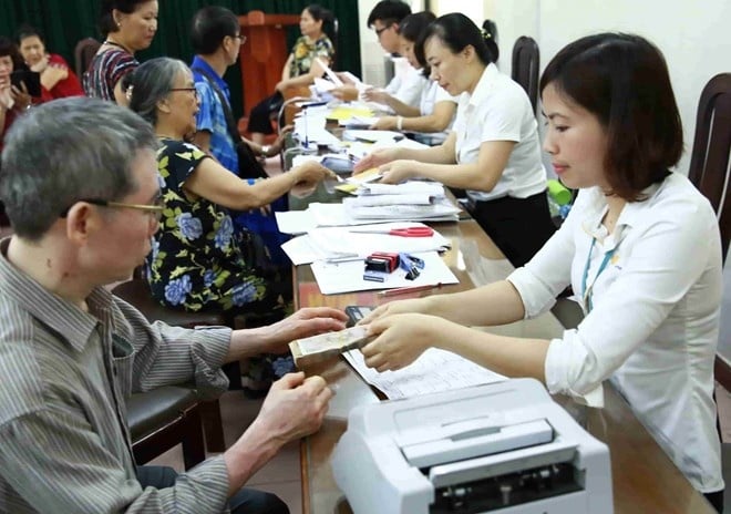 Vì vậy, dù lương cơ sở dự kiến tăng từ ngày 1/7/2026, người đang hưởng lương hưu sẽ không được điều chỉnh ngay nếu chưa có quyết định tăng lương hưu tương ứng.    