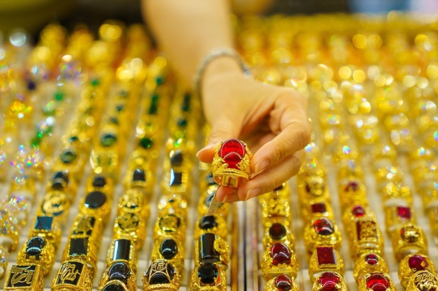 Thị trường hiện chịu tác động từ nhiều yếu tố như căng thẳng địa chính trị, biến động giá dầu và đặc biệt là loạt quyết định chính sách tiền tệ sắp tới của các ngân hàng trung ương lớn như Fed, ECB, BoJ và BoE.