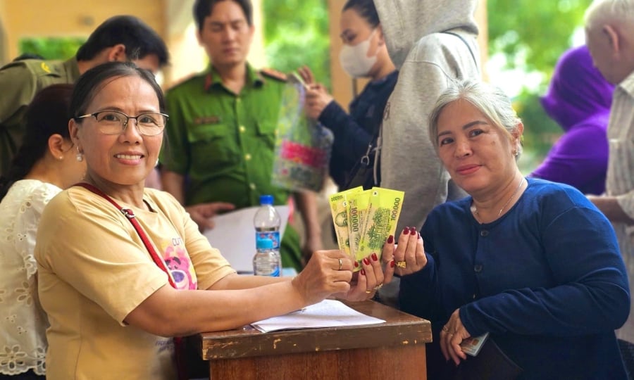 Các tổ chức, cá nhân tham gia chăm sóc người cao tuổi được khuyến khích và khen thưởng, trong khi các hành vi vi phạm sẽ bị xử lý nghiêm.