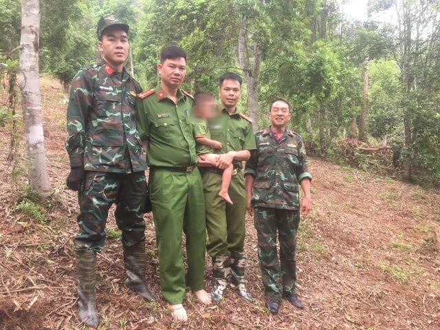 Trước đó, khoảng 15h30 ngày 25/4, cháu Đ.T.T.V. (SN 2023, con chị Đặng Thị Lý, SN 1982, trú tại thôn Nặm Ca, xã Văn Lang) được xác định bị mất tích. 