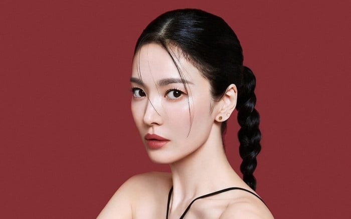 Nước ấm giúp làm mềm lớp dầu thừa và bụi bẩn, hỗ trợ quá trình làm sạch diễn ra hiệu quả hơn.