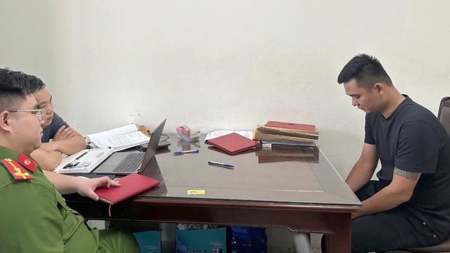 Nạn nhân là bà T.T.M. (sinh năm 1971, trú tại phường Phan Đình Phùng, tỉnh Thái Nguyên), công nhân vệ sinh thuộc Công ty CP Thương mại và Đô thị Thái Nguyên.    