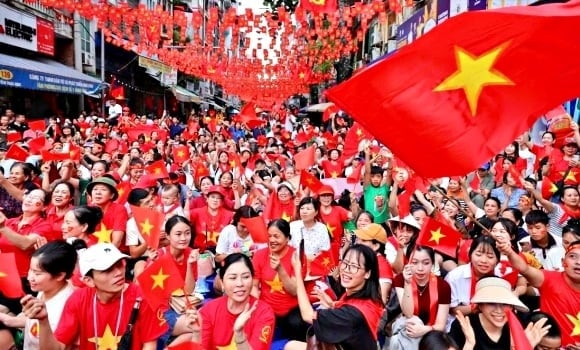Do ngày 24/11/2026 rơi vào thứ Ba, một số ý kiến đề xuất hoán đổi ngày làm việc thứ Hai (23/11) sang làm bù vào thứ Bảy (5/12). 