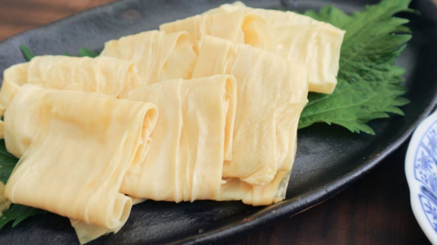 Váng đậu là thực phẩm giàu protein, mang lại nhiều lợi ích cho sức khỏe.