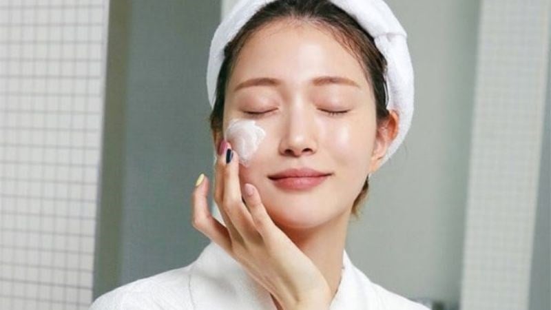 Nhiều người có thói quen bôi một lượng lớn kem chống nắng trong một lần để tăng hiệu quả bảo vệ da. 