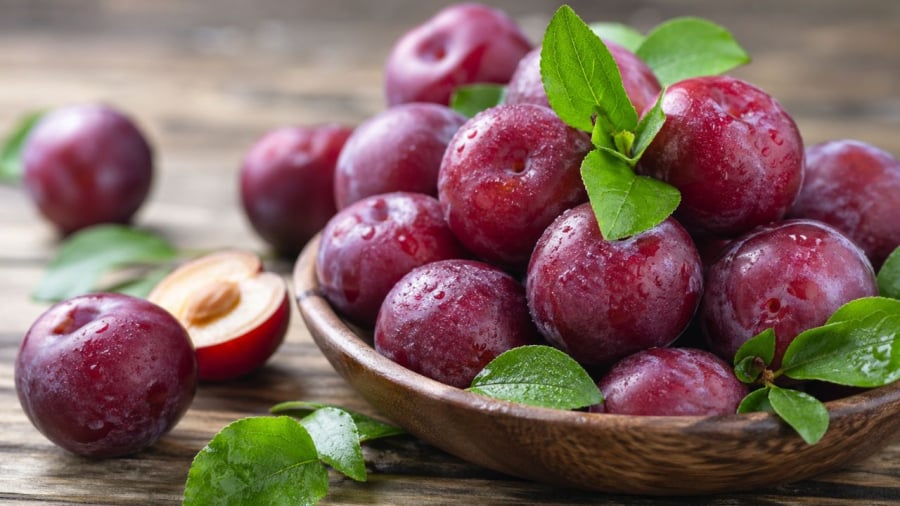 Có những người nên hạn chế khi ăn mận