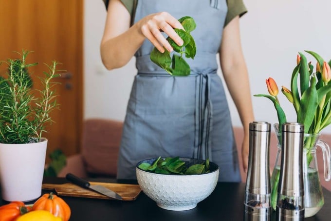  Khi được cung cấp đầy đủ, làn da sẽ trở nên mịn màng hơn, đồng thời giảm tình trạng chảy xệ và nếp nhăn. 