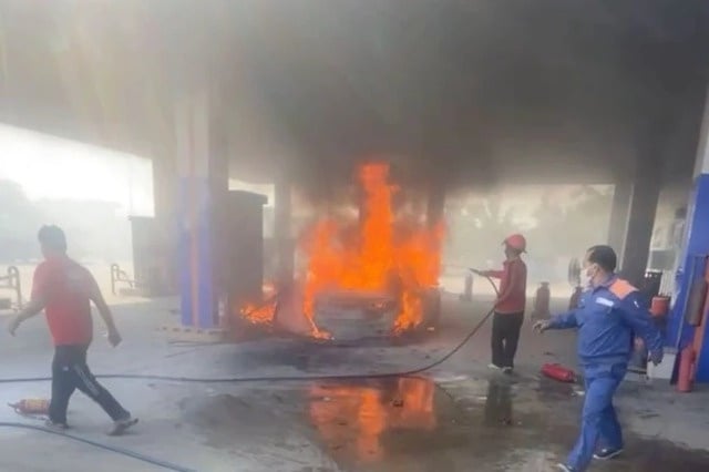 Theo thông tin từ báo Công an nhân dân, chiếc xe mang biển kiểm soát 92A-265 do Võ Nguyễn Duy A. (SN 2002, trú thôn Tú Nghĩa, xã Thăng Điền) điều khiển. 