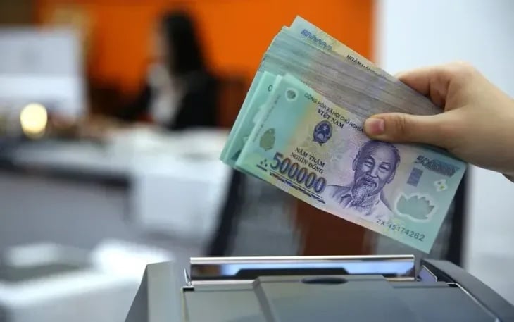 Trước đó, Bộ Nội vụ cho biết mức lương cơ sở hiện hành chỉ bằng 56,12% mức lương tối thiểu vùng bình quân của khu vực doanh nghiệp, trong khi mặt bằng lương trong hệ thống còn thấp, ảnh hưởng đến đời sống cán bộ, công chức, viên chức và lực lượng vũ trang.    