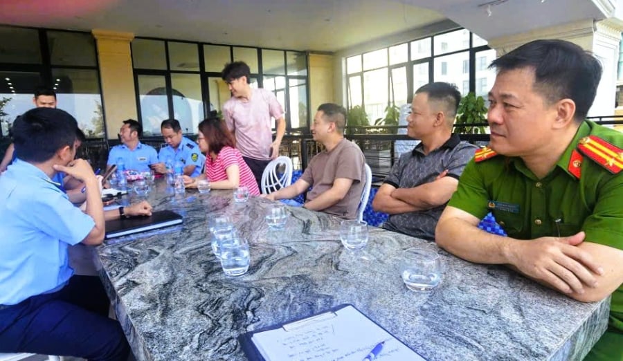 Qua xác minh, hóa đơn được in tại Nhà hàng Chinh Thủy Place trên đường Hồ Xuân Hương, do bà Vũ Thị Mai Anh (SN 1997, trú tổ dân phố Hồng Thắng, phường Sầm Sơn) làm chủ. 
