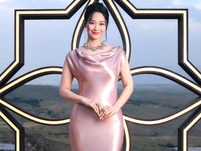 Thay vì loại bỏ hoàn toàn tinh bột hay áp dụng chế độ ăn kiêng khắt khe, Shin Min Ah lựa chọn cách ăn uống điều độ. 