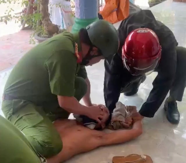 Sau khi học xong trung học, Phú theo nghề chế tác bạc tại một tiệm kim hoàn và gắn bó với công việc này. 