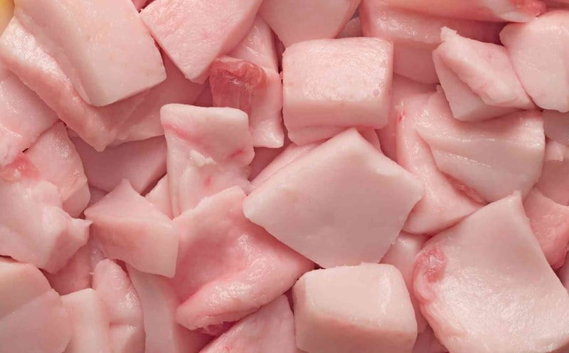 Mỡ lợn nguyên chất chứa nhiều thành phần có lợi cho da, nổi bật là vitamin D 