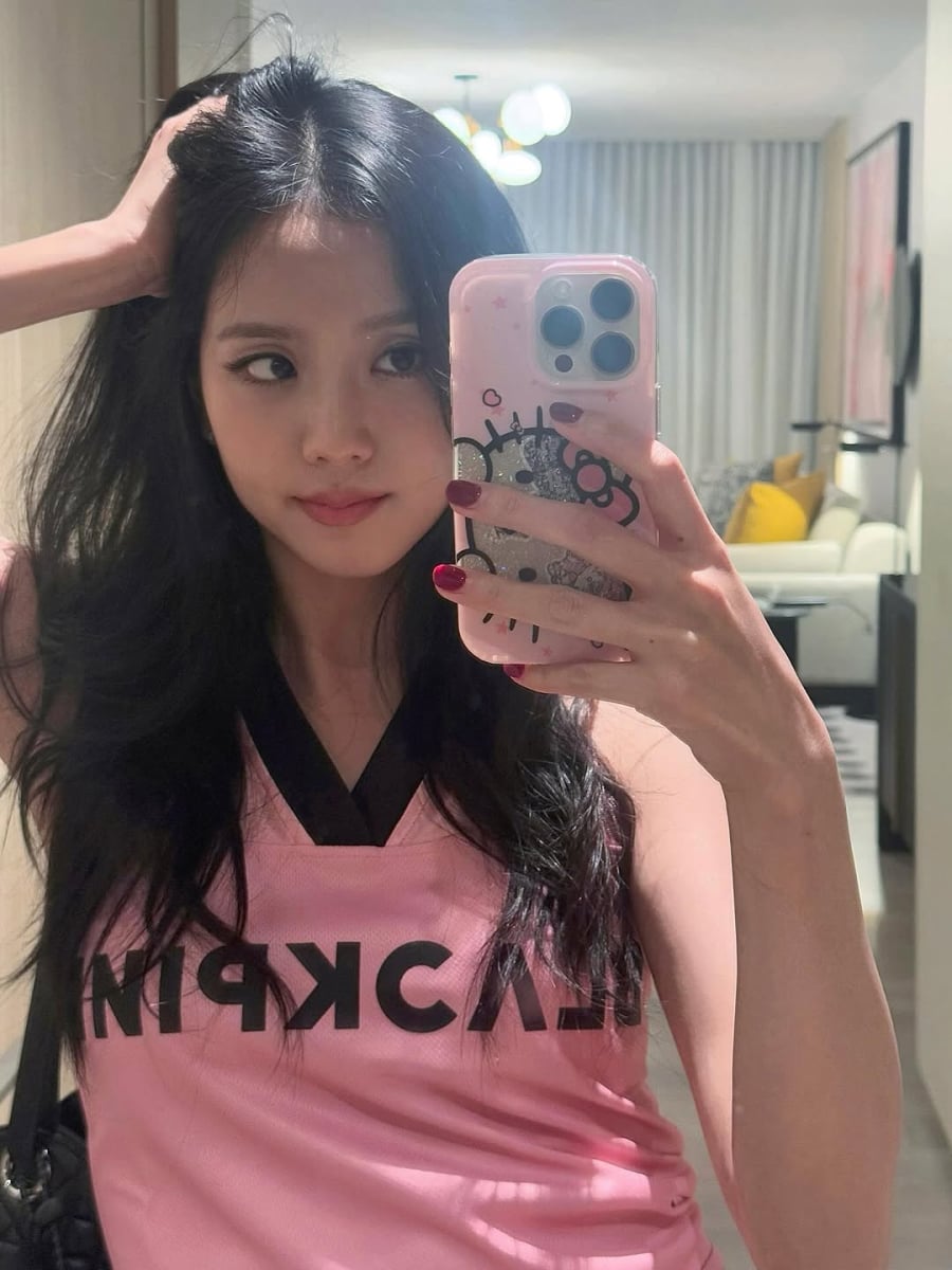  Những tông nhạt như hồng phấn, hồng be hay hồng pastel thường được ưu tiên vì mang lại cảm giác dịu mắt và dễ phối đồ hơn.