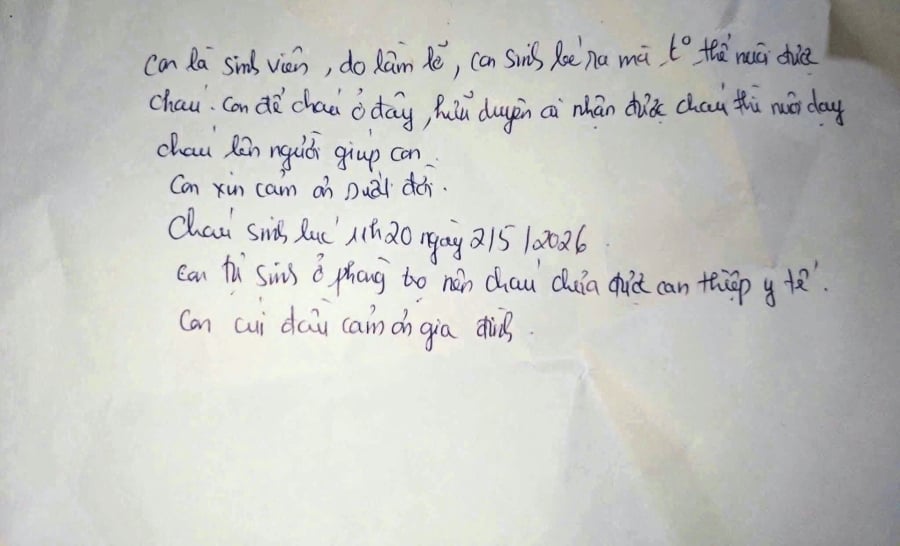 Theo nội dung bức thư, người mẹ cho biết là sinh viên, do hoàn cảnh lỡ lầm nên không thể nuôi con, mong người nhặt được cưu mang, chăm sóc. Bé được sinh lúc 11h20 ngày 2/5/2026 tại phòng trọ, chưa được can thiệp y tế.    