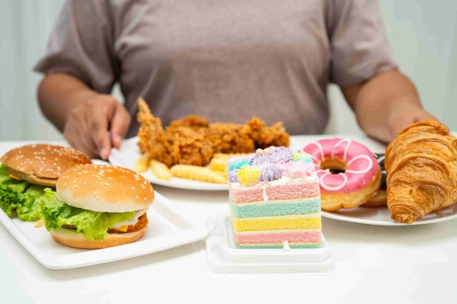 Đối với nhiều người, mùa hè còn đi kèm áp lực công việc, chỉ tiêu, chi tiêu và cân bằng cuộc sống. 