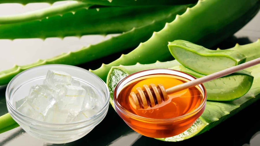 Nha đam và mật ong vẫn luôn nằm trong danh sách những nguyên liệu làm đẹp tự nhiên được chị em ưa chuộng vì dễ tìm
