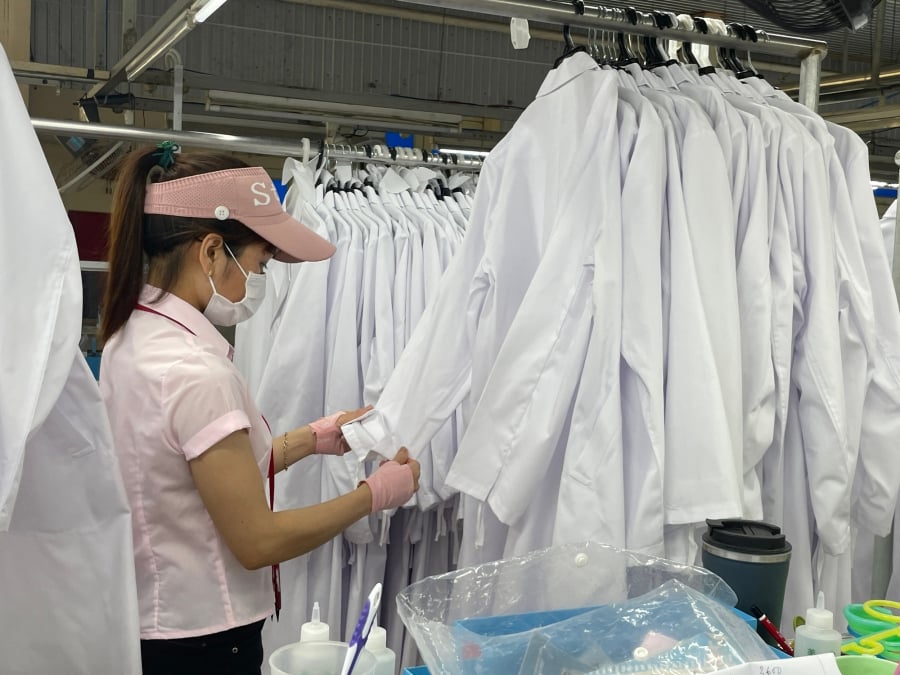 Nghị định cũng nêu rõ việc tham gia hưu trí bổ sung không phải điều kiện bắt buộc trong tuyển dụng, ký kết hay gia hạn hợp đồng lao động, đồng thời không được sử dụng làm tiêu chí đánh giá thi đua, khen thưởng hoặc gây phân biệt đối xử.    
