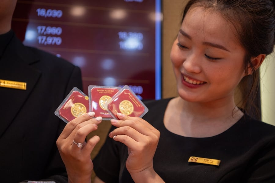 Thị trường vàng thế giới tiếp tục duy trì đà tăng mạnh khi nhiều dữ liệu kinh tế Mỹ phát đi tín hiệu trái chiều.