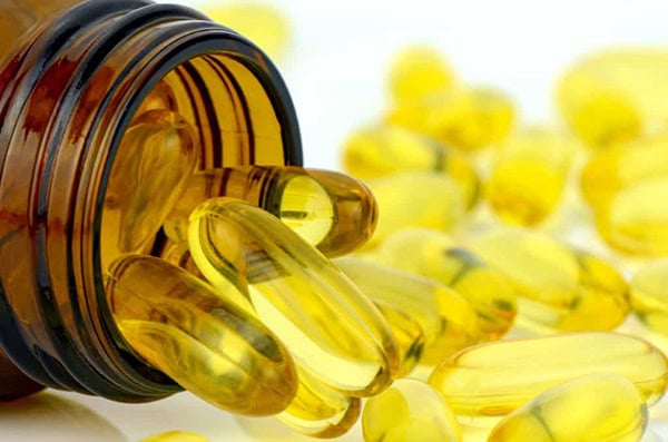 Dù vitamin E có kết cấu dầu nhưng khi kết hợp với gel nha đam lại dễ tán hơn và giảm cảm giác bí da đáng kể.