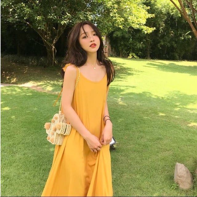 Kiểu váy này đặc biệt phù hợp với những chuyến đi cần di chuyển nhiều vì vừa nhẹ vừa dễ phối đồ.
