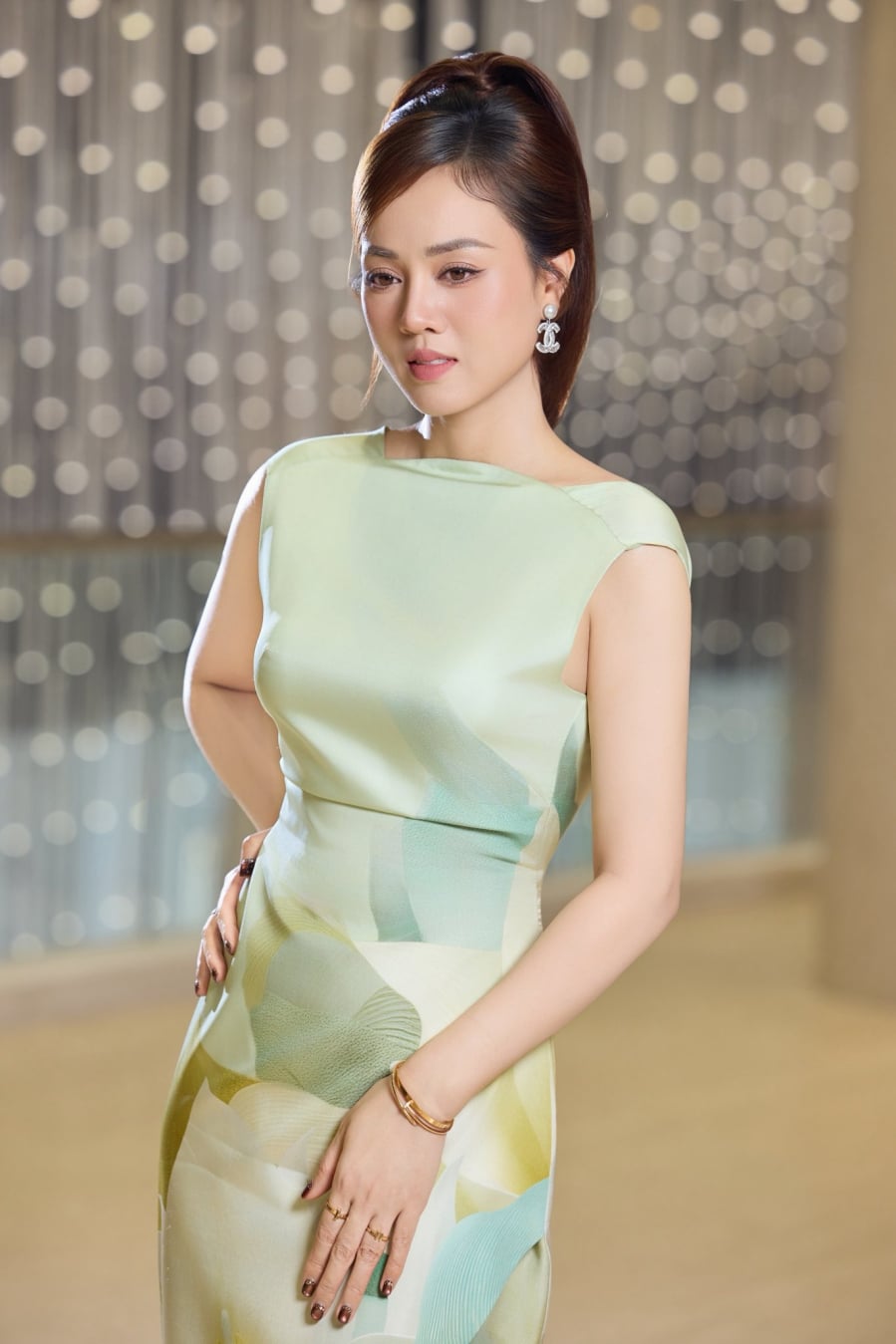 Vợ NS Công Lý chia sẻ về ồn ào Miu Lê  