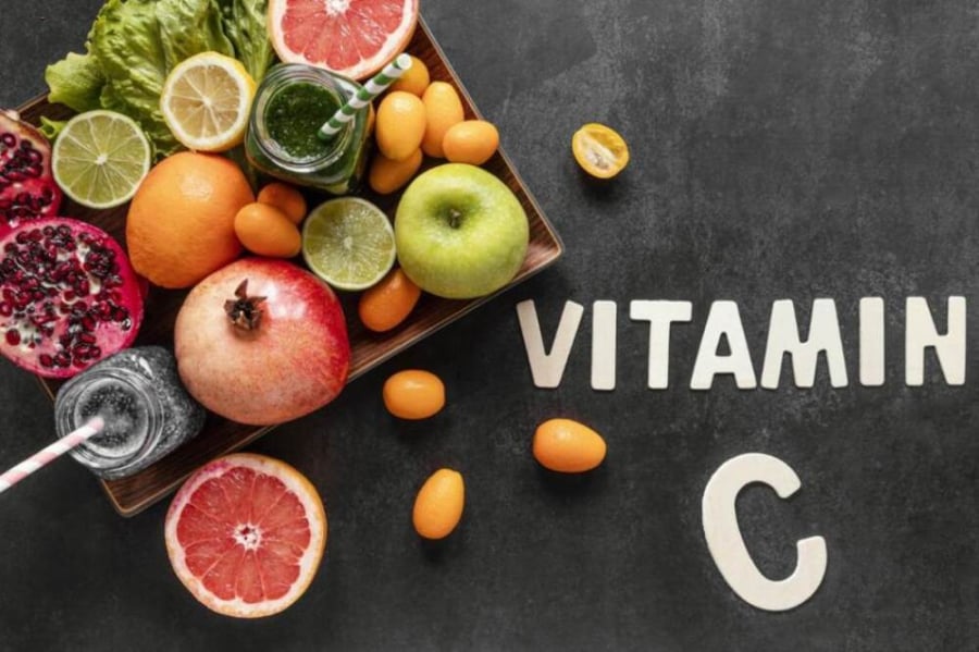 Bên cạnh việc bổ sung collagen trực tiếp từ thực phẩm, cơ thể cũng cần vitamin C để hỗ trợ quá trình tổng hợp collagen tự nhiên. 