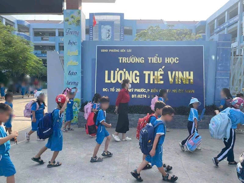 Cụ thể, vào tháng 1-2026, phụ huynh phản ánh việc thực phẩm không đảm bảo chất lượng được đưa vào bếp ăn bán trú.