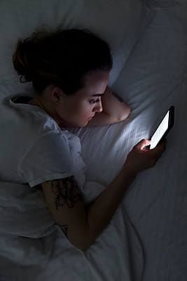 Thức khuya khiến cơ thể già nhanh chóng