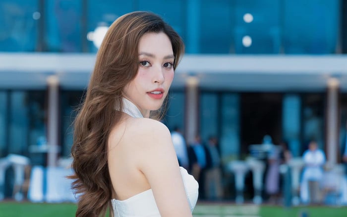 Hoa hậu Tiểu Vy nói gì khi bị nhận xét 'diễn đơ', 'bình hoa di động'