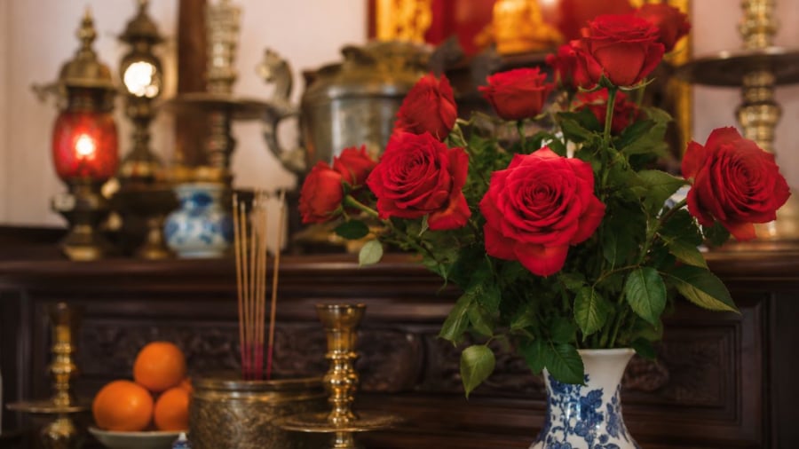 Hãy bỏ gai trước khi cho hoa vào bình