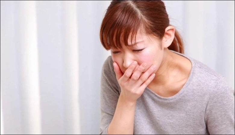 Ngủ dậy đắng miệng nên đi khám 