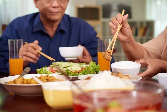 Một số loại tôm nuôi theo hình thức công nghiệp mật độ cao có thể bị lạm dụng kháng sinh và hóa chất để phòng bệnh, kích thích tăng trưởng hoặc bảo quản trong quá trình vận chuyển. 