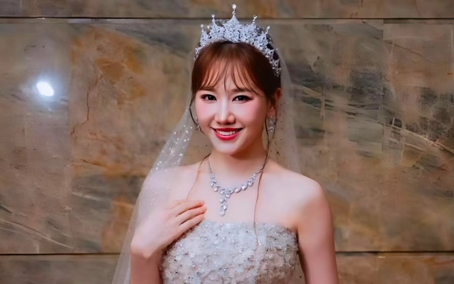 ari Won khiến nhiều người trầm trồ khi hóa thân thành cô dâu lộng lẫy với thiết kế váy bồng bềnh, tông trắng tinh khôi.