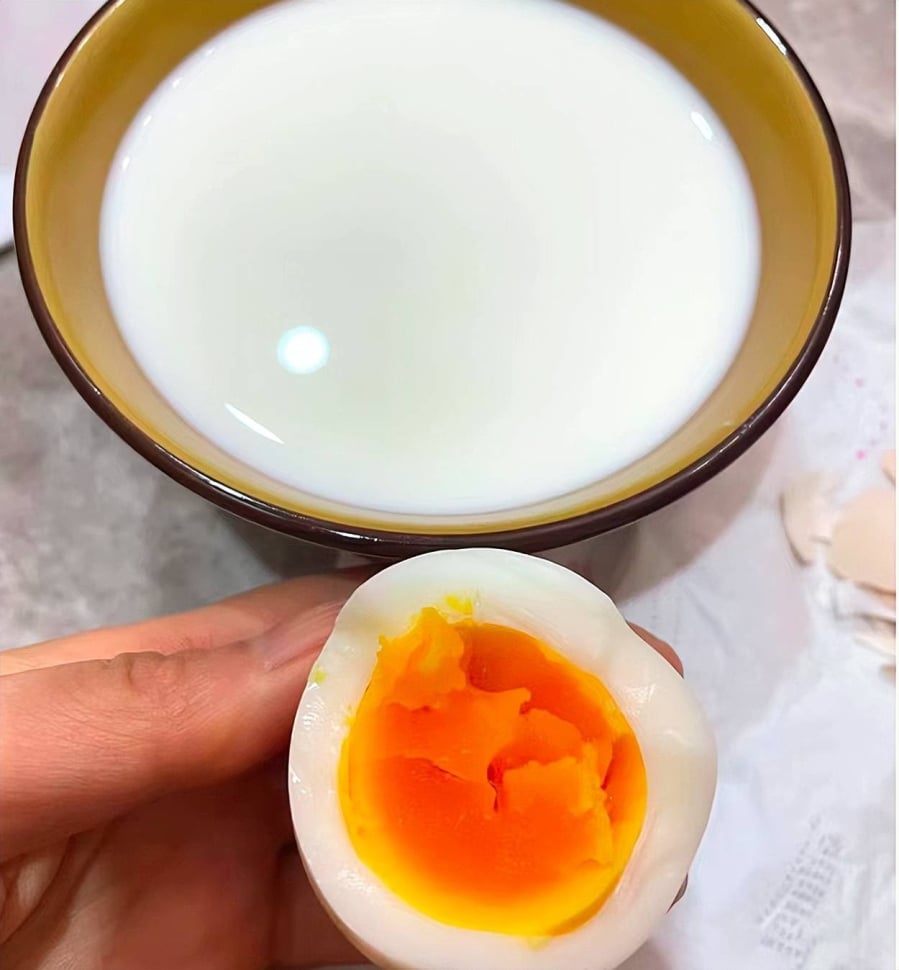Trứng chứa khoảng 13% protein, là thực phẩm giàu dinh dưỡng và dễ chế biến.