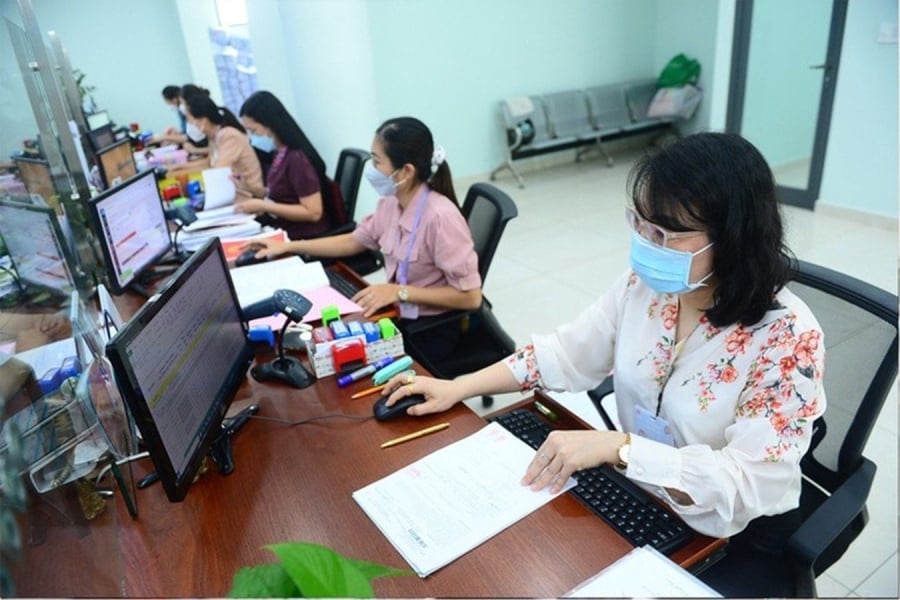 Theo quy định tại Luật Bảo hiểm xã hội 2024, trong giai đoạn chưa bãi bỏ mức lương cơ sở, “mức tham chiếu” dùng để tính nhiều khoản trợ cấp BHXH vẫn được xác định dựa trên lương cơ sở.