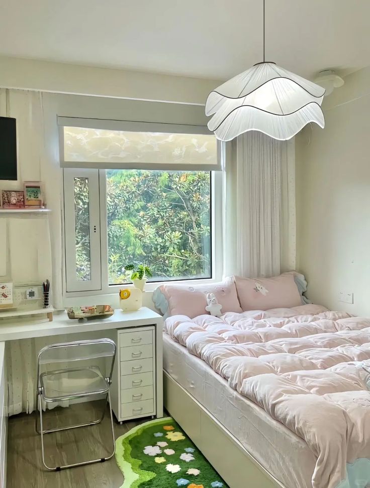 Nên cẩn trọng khi kê đầu giường sát cửa sổ