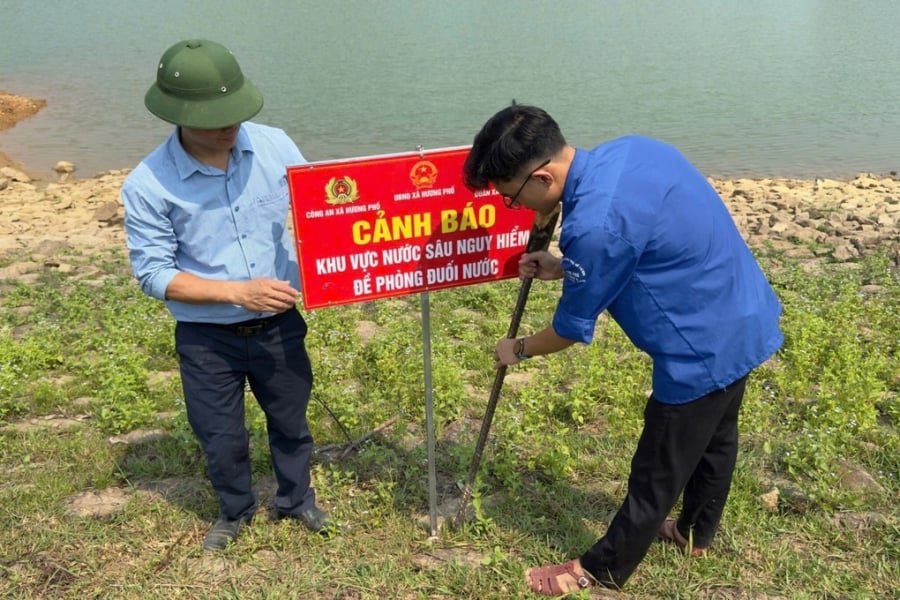 Theo thông tin ban đầu, vào khoảng 11h ngày 21/5, em N.V.Đ. (học sinh lớp 10 Trường THPT Hàm Nghi) và em N.H.T. (học sinh lớp 10 Trường THPT Hương Khê), cùng sinh năm 2010 và trú tại xã Hương Phố, rủ nhau đi câu cá.    