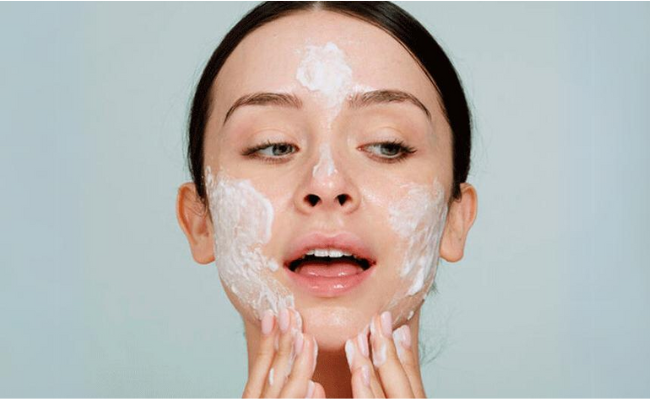 Khi nhắc đến skincare mùa hè, kem chống nắng luôn là sản phẩm gần như không thể thiếu. 