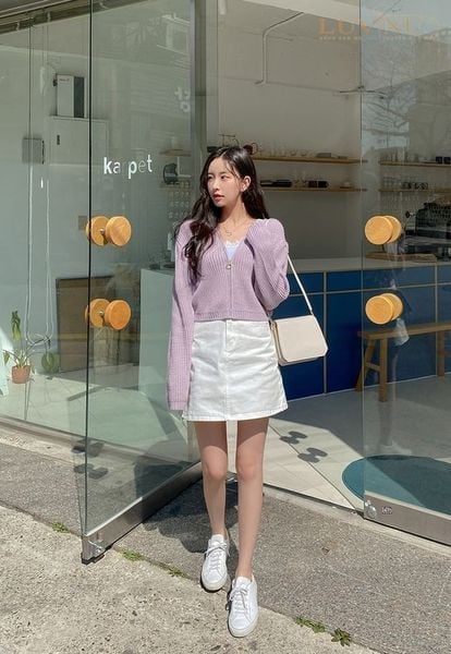 Một trong những bí quyết phối đồ được nhiều cô gái Hàn Quốc áp dụng là nguyên tắc tỷ lệ màu 60 – 30 – 10. C