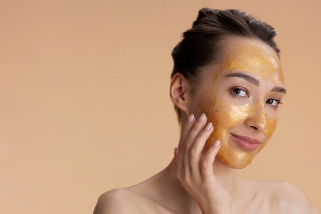 Với những người có làn da khô hoặc nhạy cảm, đu đủ kết hợp gel lô hội thường được yêu thích hơn nhờ cảm giác làm dịu nhẹ. 