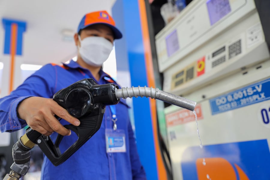 Khung giờ nên đổ xăng đổ ít tiền mà hưởng lợi nhiều