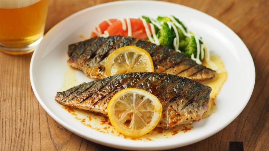 Cá thu không chỉ giàu omega-3 mà còn chứa nhiều protein, vitamin B12, vitamin D, vitamin B3, selen, phốt pho, magie, kali.
